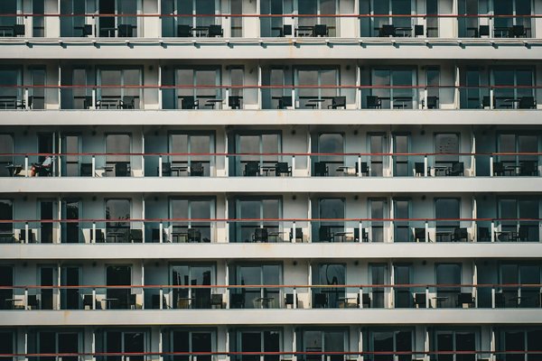 Quelles croisières permettent d'explorer les temples bouddhistes en Thaïlande avec des guides spirituels?